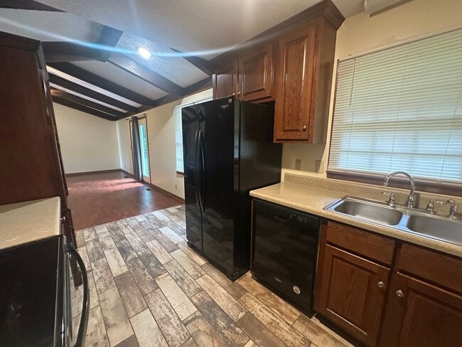 Building Photo - Charming 3 Bedroom, 2 Bathroom Home in Lenlock!