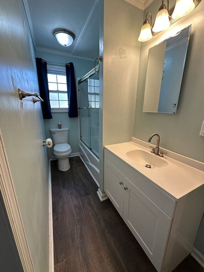 Building Photo - Beautiful 4 Bed / 2.5 Bath w/ 2-car garage & fenced yard –  Move-In Ready!