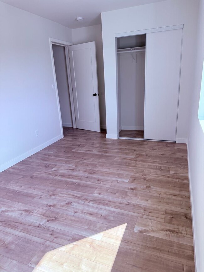 Building Photo - 1414-1412 N Hazard Ave