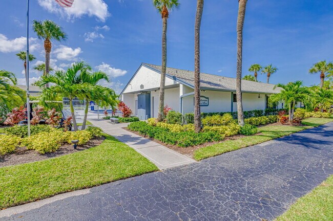 Building Photo - 1011 Green Pine Blvd