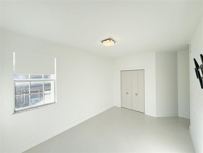 Building Photo - 1549 Barcelona Way