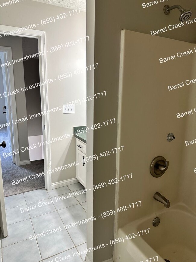 Building Photo - 2-Bed, 1-Bath Townhome with Attached Garag...