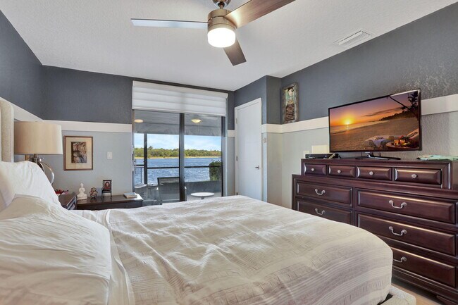 Building Photo - 2850 Carambola Cir S