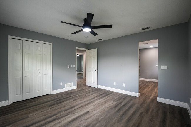 Building Photo - 718 Mendoza Dr