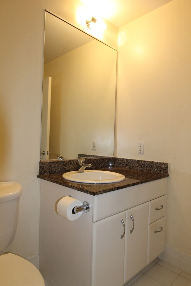 Building Photo - EPIC REA-AZARI PM - Nice Studio at The Beacon in South Beach w/Parking available