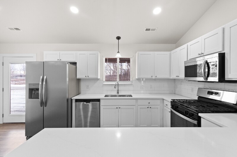 Building Photo - 1956 W Cadmus Rd