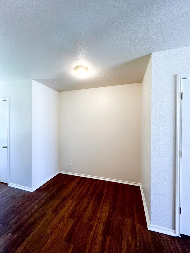 Building Photo - 4000 Doraine Ct