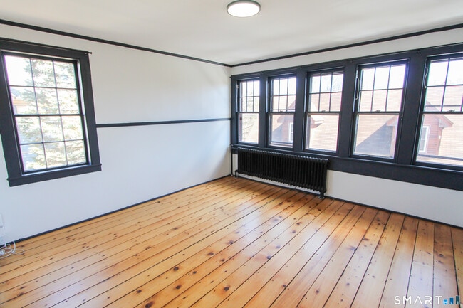 Building Photo - 883 Worthington Ridge