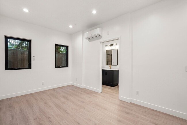 Building Photo - Stunning brand new construction, modern lu...