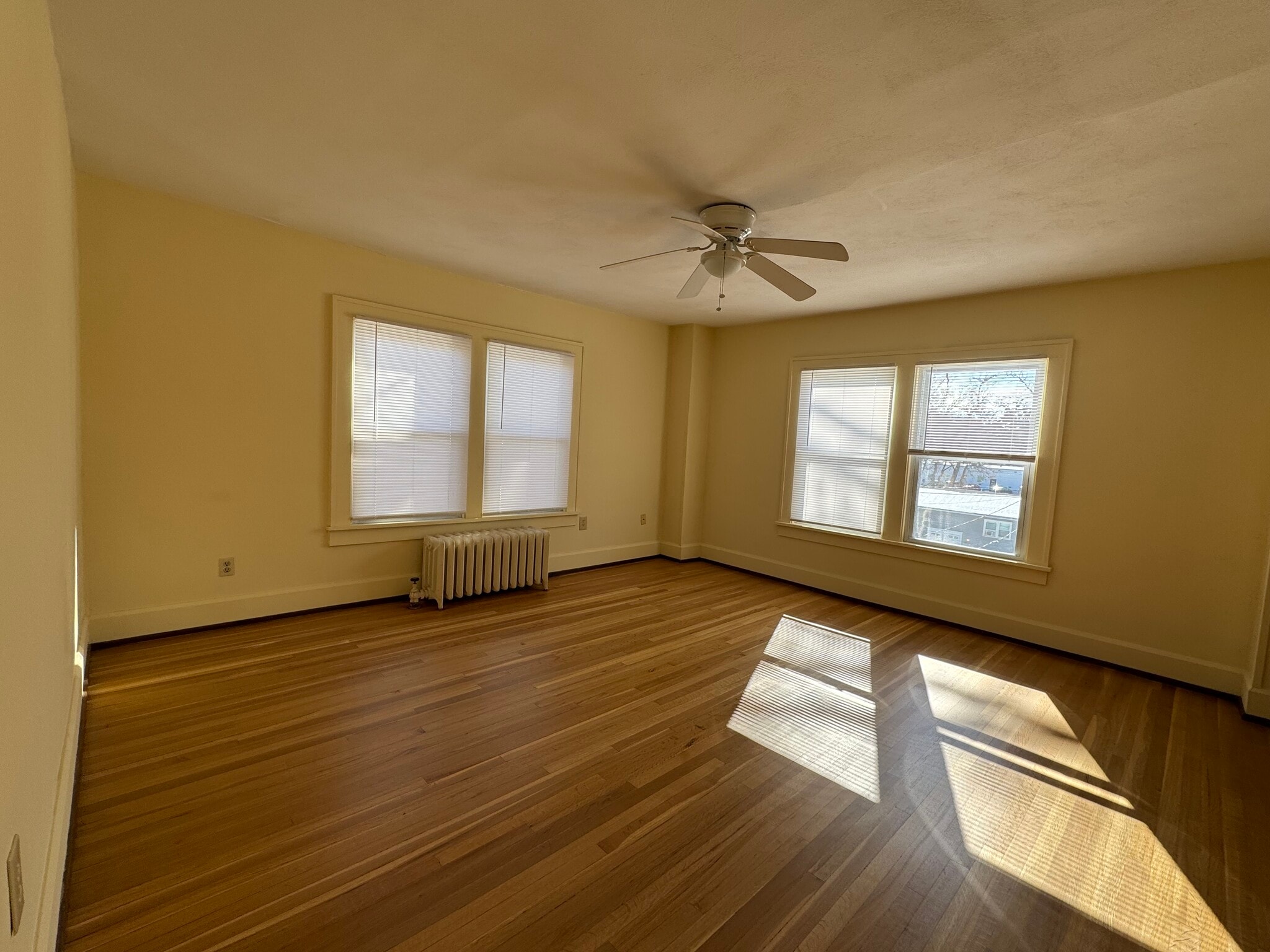 Living Room - 2921 High St