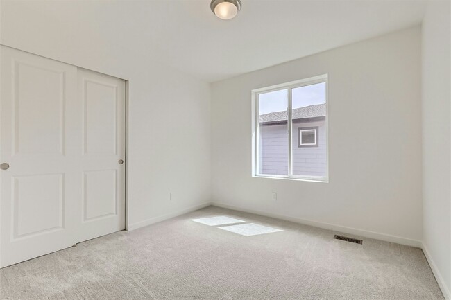 Building Photo - 560 Cottonwood Avenue