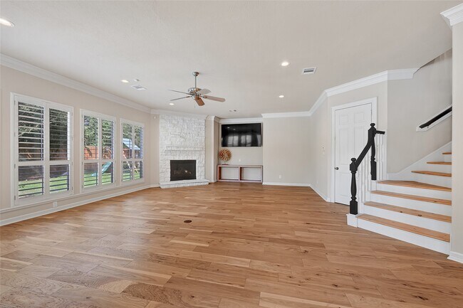 Building Photo - 15222 Hilltop View Dr