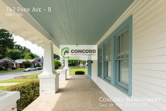 Building Photo - 747 Park Ave