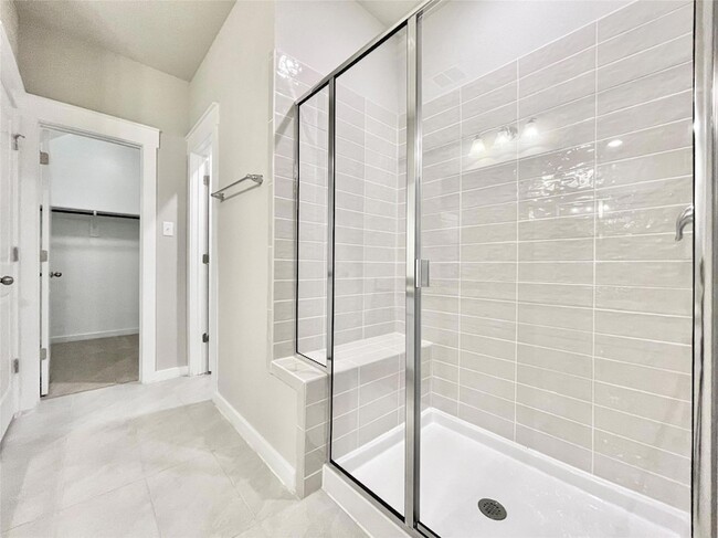 Building Photo - 2415 Lakey Cv