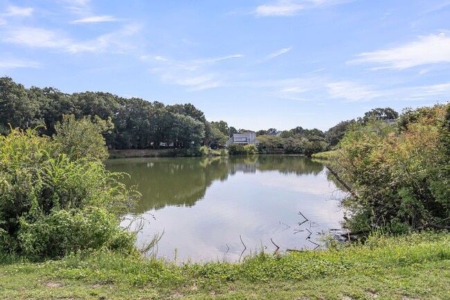 Building Photo - **MOVE IN SPECIAL!**2 Bedroom, 2.5 Bath Ho...