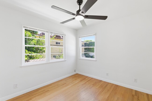 Building Photo - 12334 Moorpark St