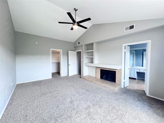 Building Photo - 4711 Spicewood Springs Rd