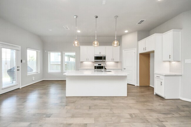 Building Photo - 9019 Emerald Cane Dr