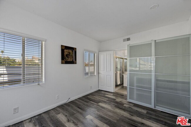 Building Photo - 1811 Manning Ave