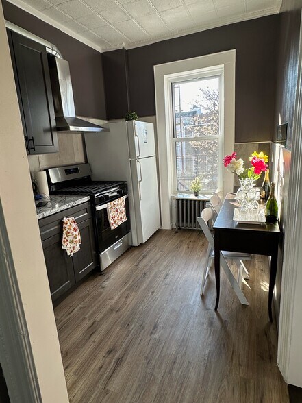 Building Photo - 326 50th St