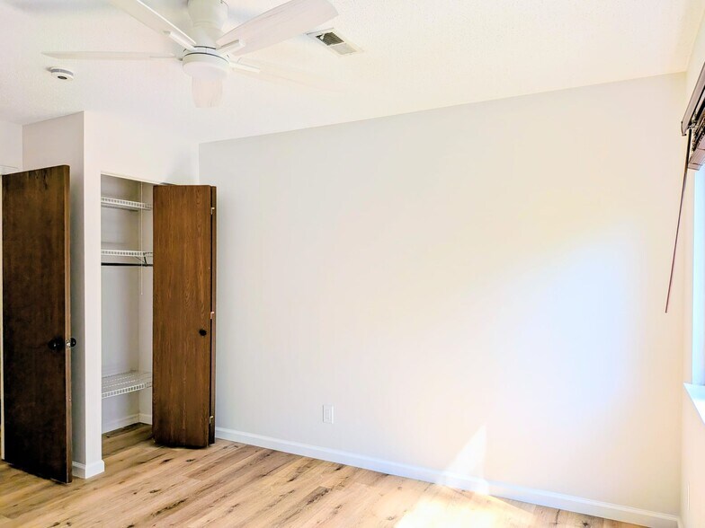 Building Photo - 515 Clearwater Dr