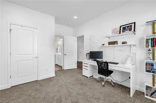 Building Photo - Earn Wealth While Leasing - Like a Homeown...