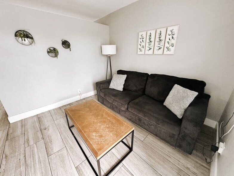 Building Photo - 50 Davie Blvd