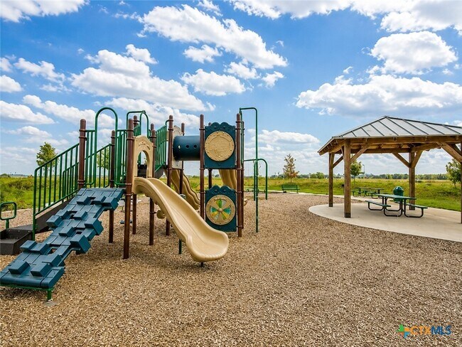 Building Photo - 2445 Ayers Dr