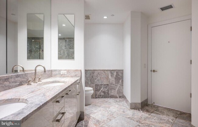 Building Photo - 1881 N Nash St