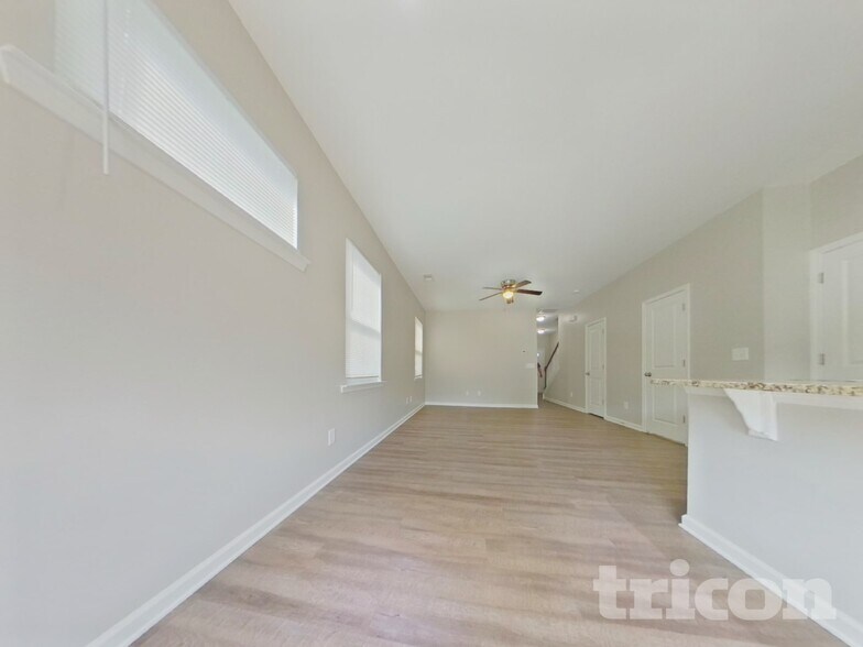 Building Photo - 323 Springwalk Ln