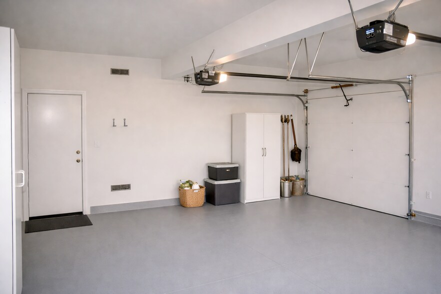 Building Photo - 27014 Carmelita Dr