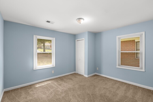 Building Photo - 2931 Diana Dr SW