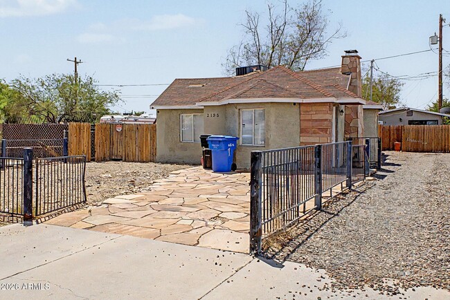 Building Photo - 2135 W Hadley St