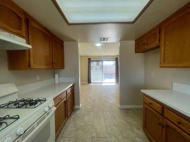 Building Photo - Victorville 4 Bedroom 2 Bathroom