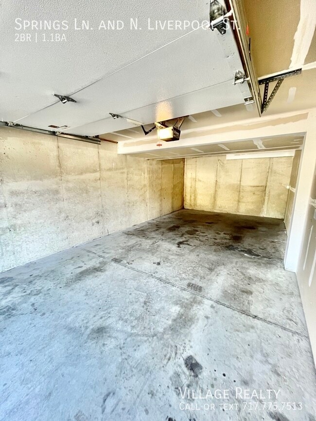 Building Photo - 215 Springs Ln