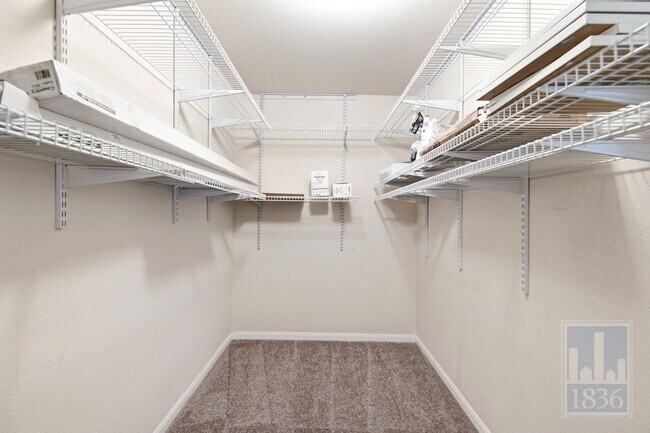 Building Photo - 6624 Nusser Ln
