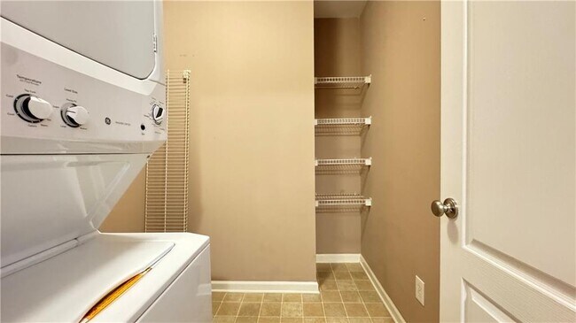 Building Photo - 506 Mirramont Pl