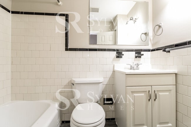 Building Photo - Find Your Oasis in Baltimore's Bustling Heart