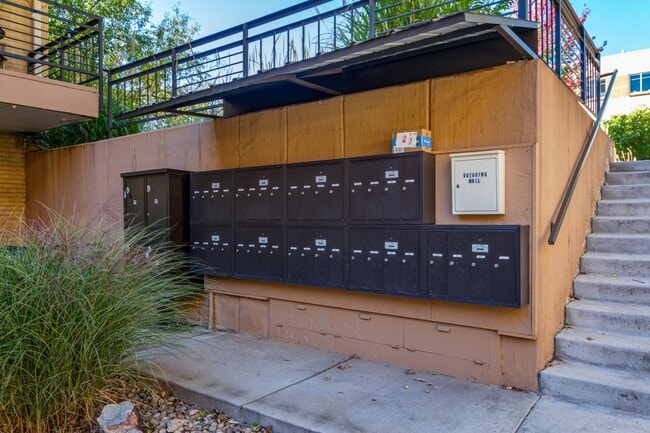 Building Photo - 830 20th St