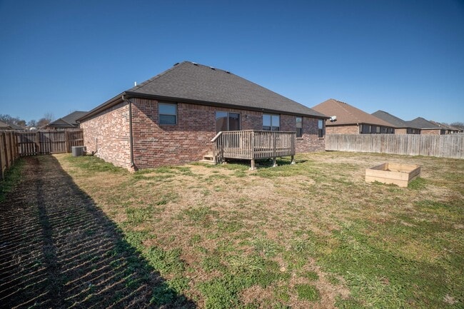 Building Photo - Spacious 3 Bedroom, 2 Bathroom home!