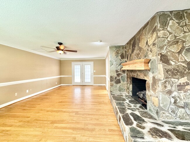 Building Photo - Spacious 3 Bedroom with Backyard Pool