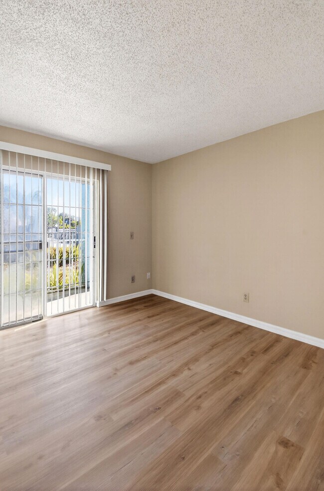 Building Photo - 1620 SE Green Acres Cir