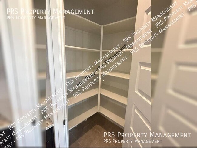 Building Photo - 2658 S Reavis Falls Rd