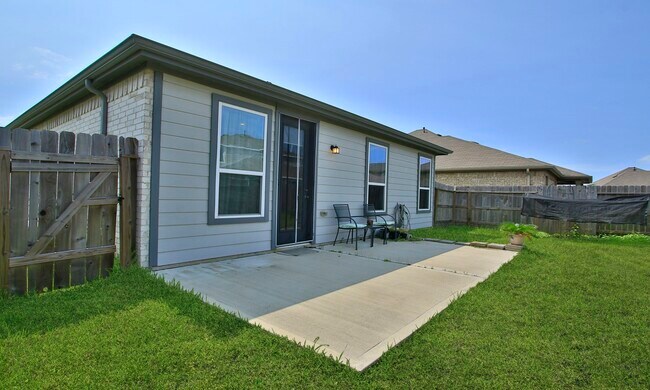 Building Photo - 7219 Bakersfield Ct