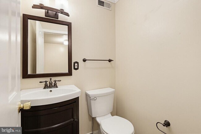 Building Photo - 947 Oella Ave