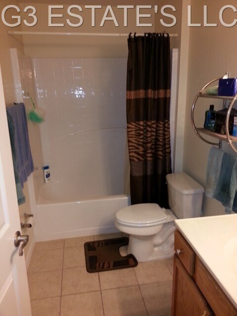 Building Photo - 5002 Strada Dr