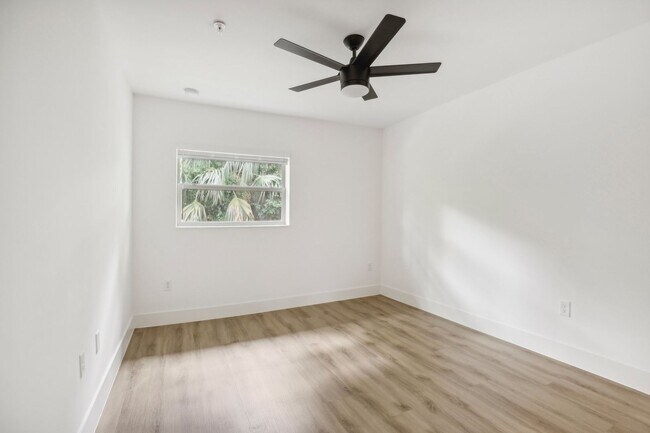 Building Photo - Welcome to San Marco Sq Apartments - CHECK OUT THIS 18mo LEASE - NOW OFFERING a 2 bedroom apartme...