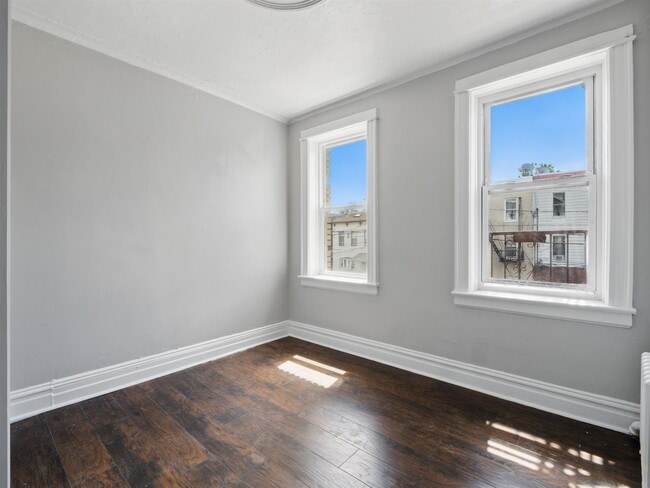 Building Photo - 456 Baldwin Ave
