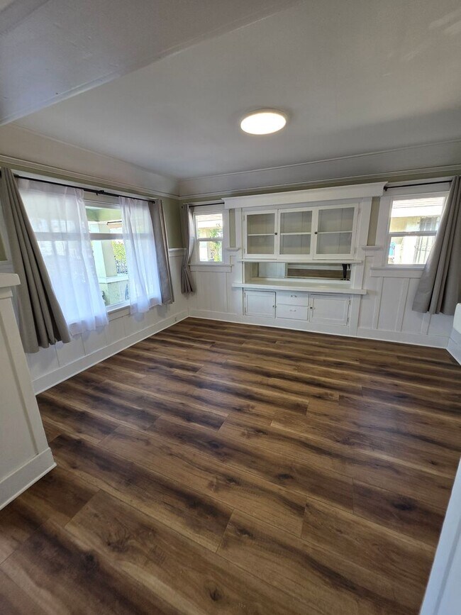 Building Photo - MUST SEE! Beautiful Home