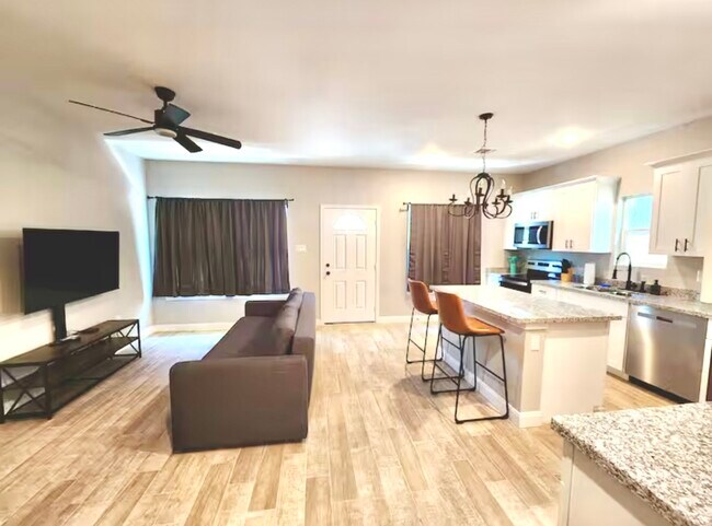 Building Photo - 4506 Phlox St